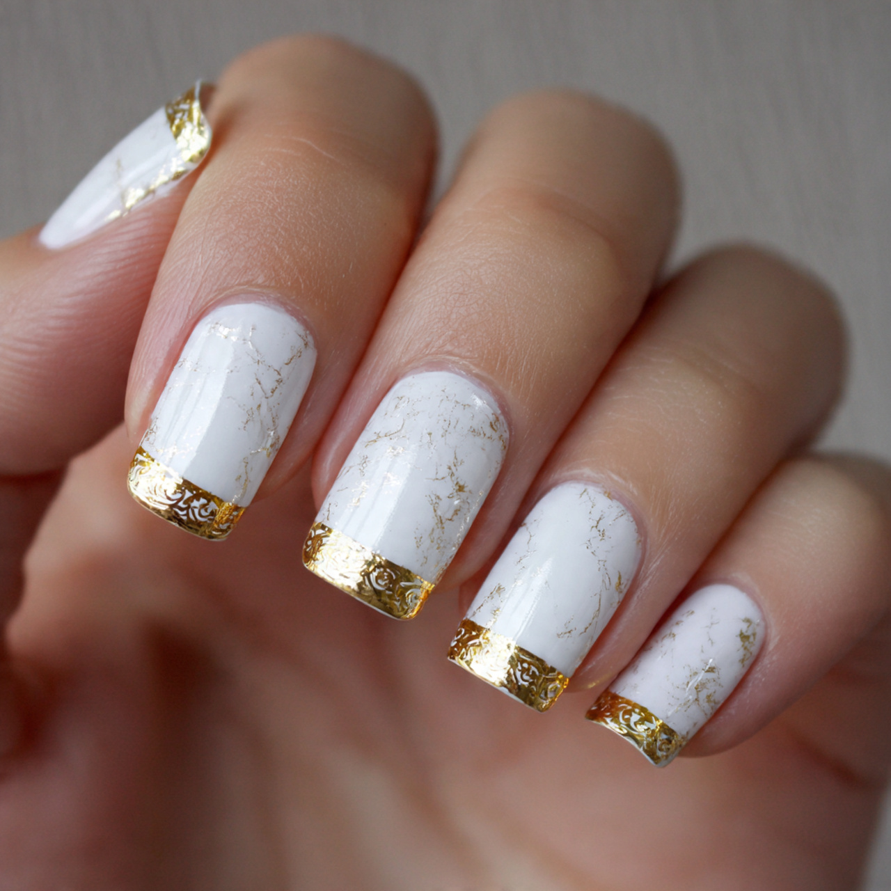 White and Gold Nails: 17 Chic Designs You’ll Love 1 Minimalist White And Gold Nail Designs